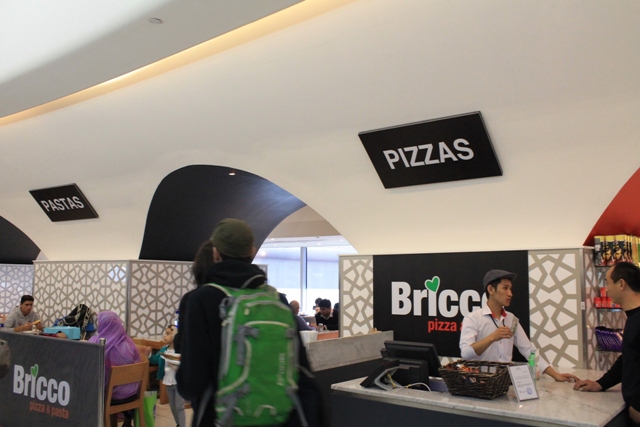 пицерия в аэропорту Абу - Даби