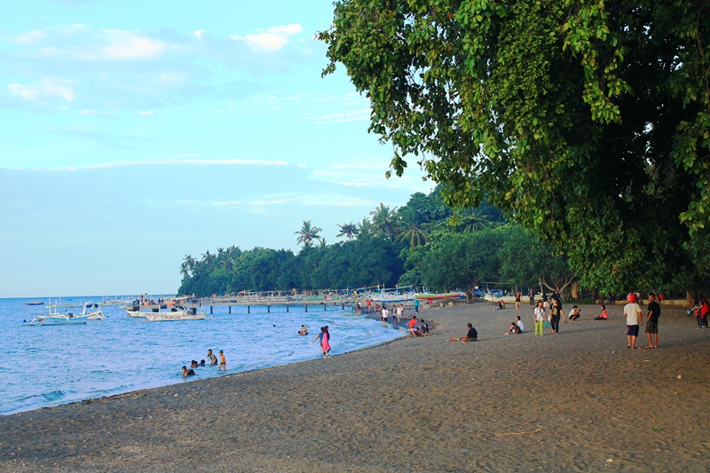 Бали Ловина центральный пляж