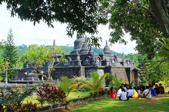 Бали буддистский монастырь ретрит