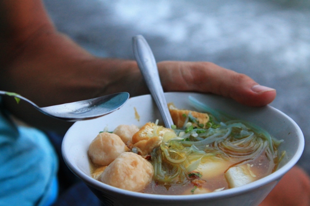 Бали еда в Индонезии суп