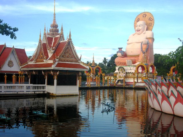 Храм Ват Плай Лем 