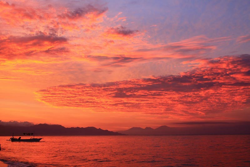 11 индонезия фото закат в море