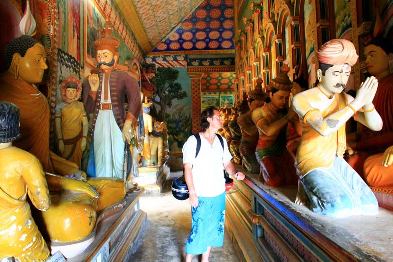 27-внутри-буддийского-храма-фото