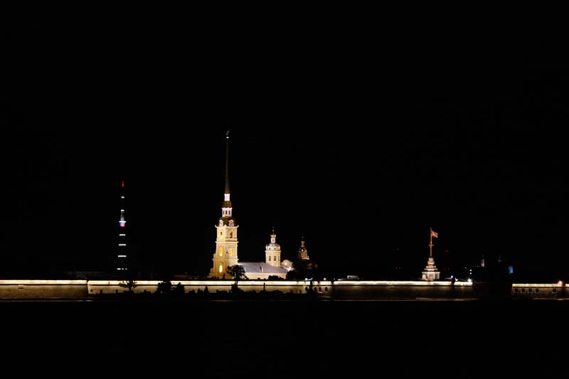 2-петропавловсая-крепость-ночью