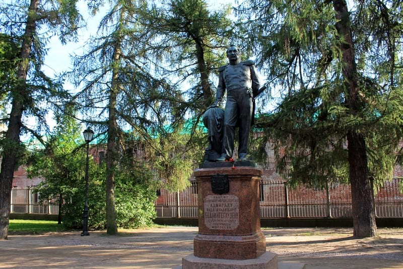 9 памятник Ф. Ф. Беллингсгаузену
