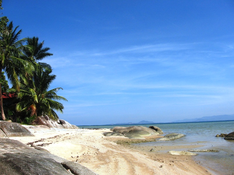 Пляж южный отзывы. Пляжи Пангана. Юг фото. Пляж Малибу Панган фото.